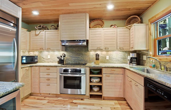 Beachfront Ski Cabin - Photo 13