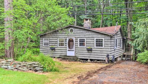 Cabin with Trails and Creek! 23 Mi to Camelback Slopes - Foto 3