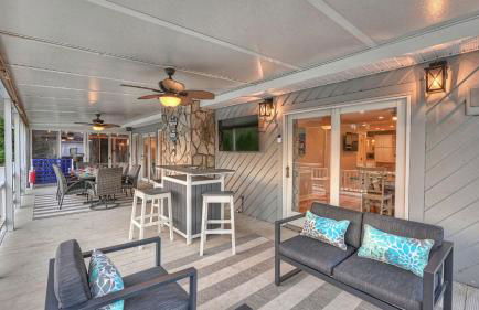 Lakefront Home w Pool, Dock, Fire Pit & Game Room Sip, Sip Away by Avantstay - Foto 34