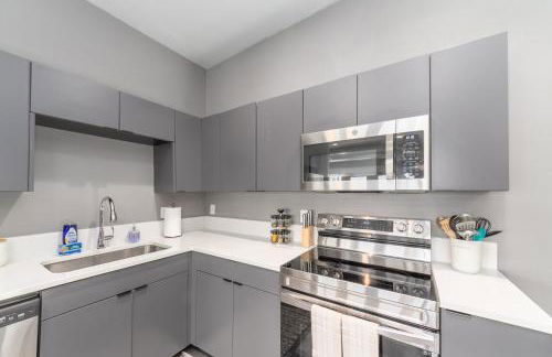 Modern Top Floor 2BR 1BA w Private Rooftop Patio South Hill Near Downtown - Foto 22