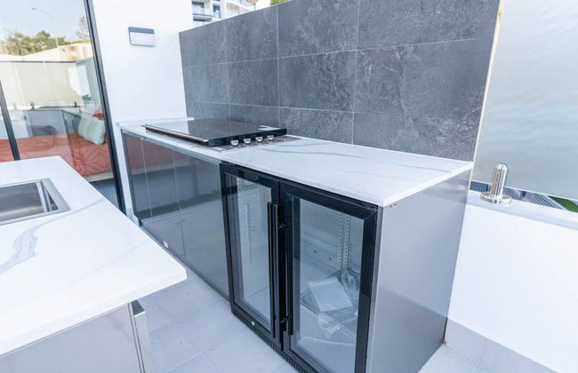 Beautiful 4BR Family Home With Patio and Parking! - Foto 10