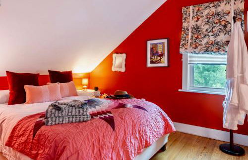 1890 CapeCod farmhouse:Charming, Private, Spacious - Photo 32