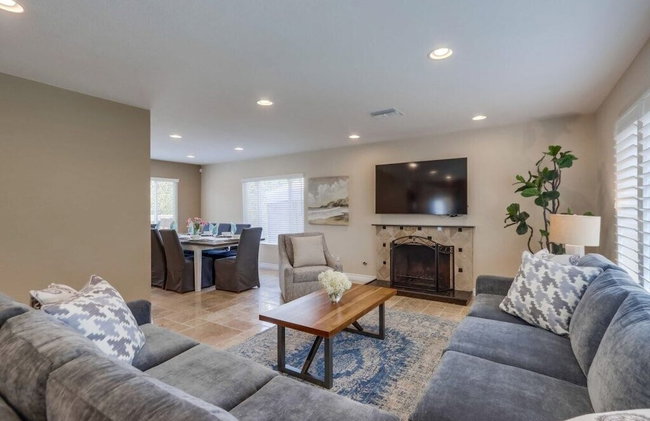 Beautiful Backyard Oasis 5 bedroom 3 Bathroom Home - Foto 35
