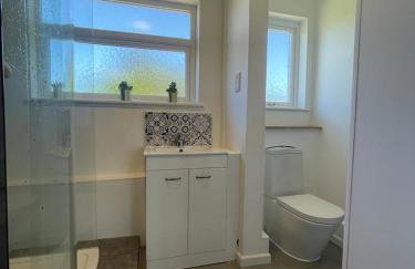 Baywatch Mawgan Porth Spacious Home sleeps 9, Games room, Parking & Garden - Foto 26