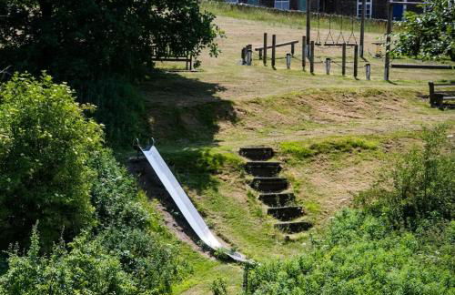 Beautiful Country Cottage - Photo 21