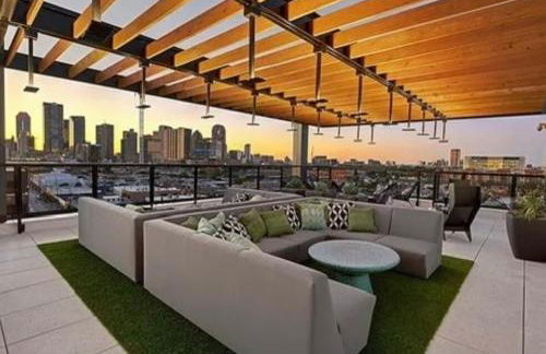 Deep Ellum Theatre Suite - The Black Collection - Foto 18