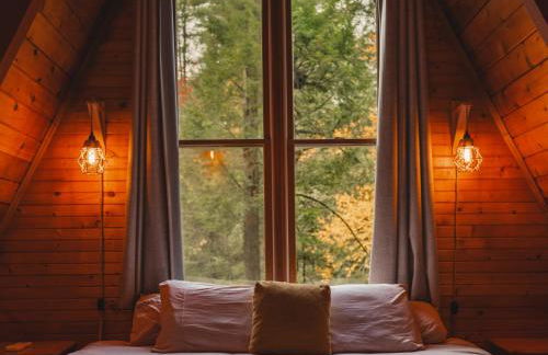 Enchanting River- Water Front A-Frame Cabin - Foto 15