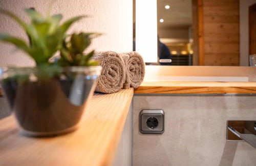 Luxus Chalet im Allgäu - Zirbenholz Schlafzimmer - Terrasse mit Bergblick - Infrarotkabine - Foto 8