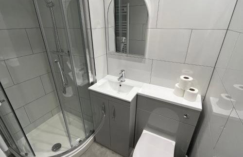 5 Bed Camberley Airport Accommodation - Foto 28