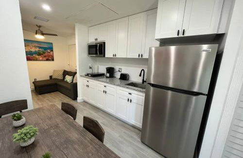 Port Saint Lucie A Little Piece Of Heaven- Peaceful Lake view Apartment- 1 min from I95 and Turnpike - Foto 8