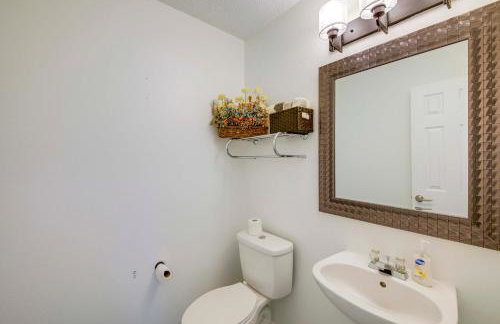 Camby Home with 3 Living Areas and Community Pool! - Foto 14