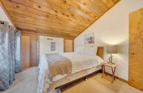 Lakeside Lodge - Lakefront home with private dock & hot tub - Foto 37