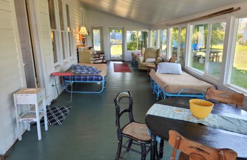 Lil's on the Lake Vintage Cottage on Crystal Lake - Foto 25