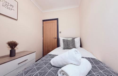 3BR Contractors Stay in Ammanford with Parking and Wi-Fi - Foto 8
