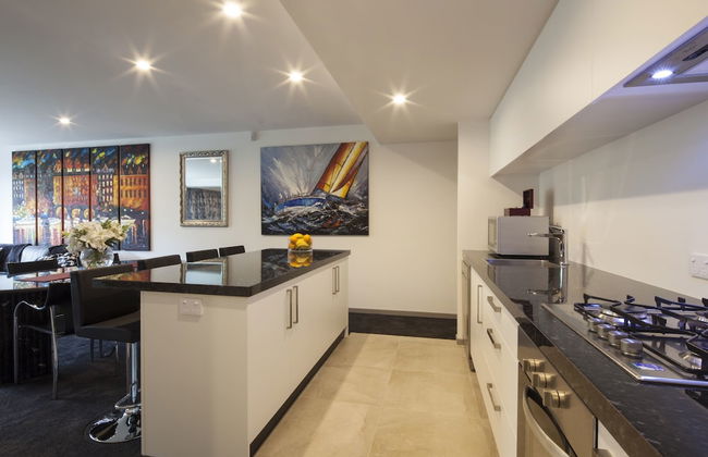 22 Hallenstein Apartments by Staysouth - Photo 21