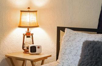 Bo's Rustic Cottage Cozy and Charming with Hot Tub and Fenced Yard - Foto 12