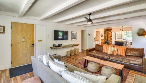 Cozy Retreat with Deck about 2 Mi to Pinecrest Lake! - Foto 2