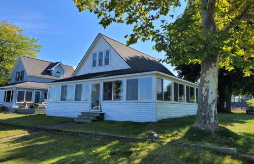 Lil's on the Lake Vintage Cottage on Crystal Lake - Foto 2