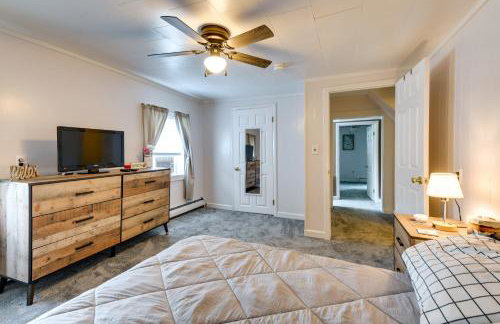 Steps to Crystal Lake Spacious Retreat with Views - Foto 25