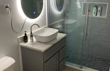 Near Train Station Gorgeous 3-Bedroom Apartment with Patios - Foto 13