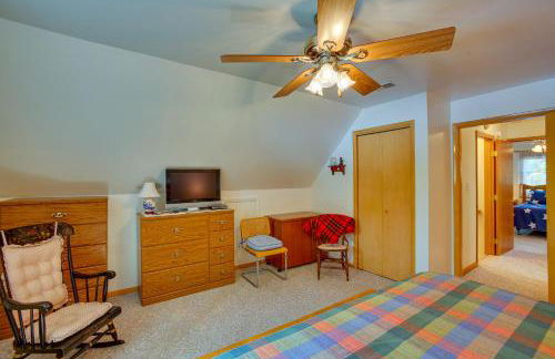 Sauna and Fireplaces! Lakefront Cadillac Retreat - Foto 18