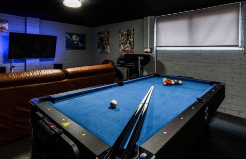 City home with parking and garden- pet friendly - Photo 46