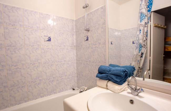 Apartment in Bormes-les-Mimosas with swimming pool and garden - Photo 13