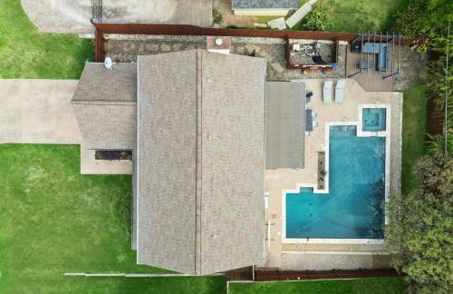 5BR w Backyard Paradise Pool Cinema Games - Foto 44