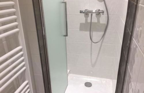 Méribel 2 pièces avec cabine, centre, proche commerce et pistes avec parking et wifi état neuf - Foto 27