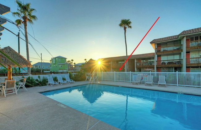 Beach Boardwalk Access Pool + Remodeled Interior Tropical Haven by Avantstay - Photo 127