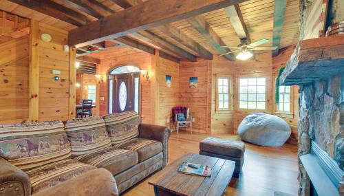 Peaceful Raphine Cottage with Deck and Fireplace! - Foto 3
