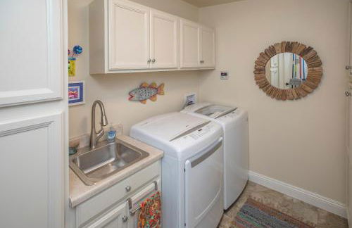 Downtown Villa by Paradise Retreats - Photo 15