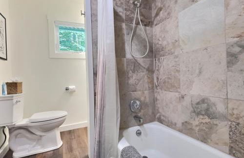 Alpine Chalet Grill, Fire pit, Pool, Gym, CornHole - Photo 21