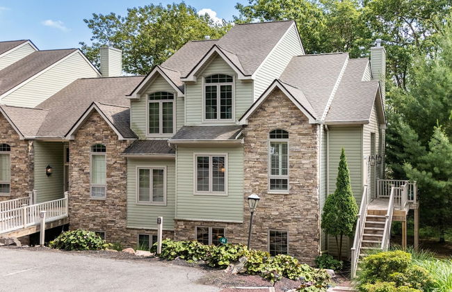 Highland Hideaway by Avantstay Group Poconos Retreat w Patio Game Room - Foto 1