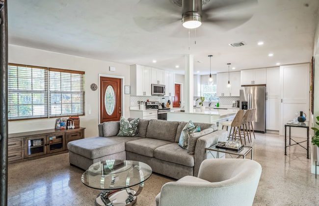 Beautiful Comfy Home With Private Hot Tub Close To Beach 2 Bedroom Home by RedAwning - Foto 12