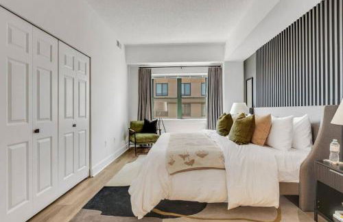 Penthouse Perfection with Unmatched Skyline Views - Foto 8