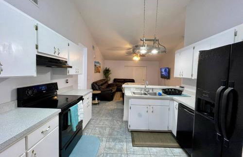 Room 4 - Cozy Queen (Shared Bathroom) - Foto 5