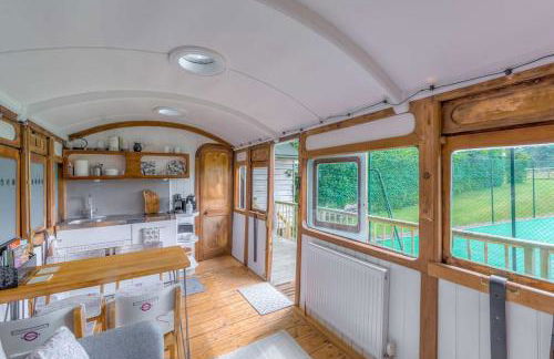 Railway Carriage accommodation with tennis court! - Foto 1