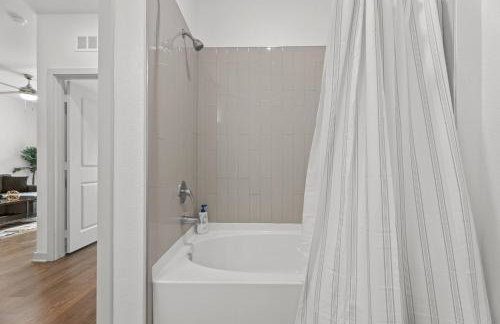 Cozy 1 BR Apt |King Bed| Pool |Gym| Close 2 Beach. - Foto 22