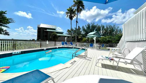 Remote Island Retreat with Private Ferry, Pool, Beach - Foto 3