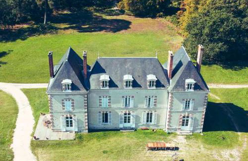 La Breteche-Le château et les dépendances - Photo 1