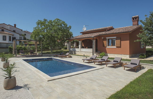 Villa in Peroj With Private Pool & Near Beach - Foto 18