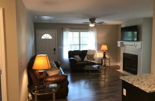 Brand New 3 bedroom 2 bath Home (Built 2022) - Foto 1