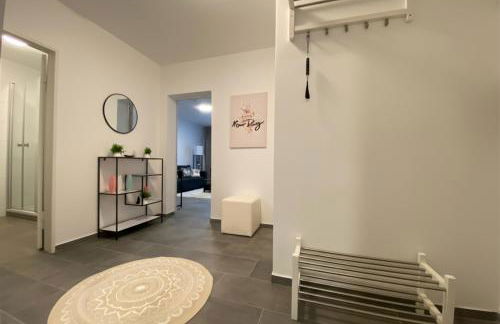 Spacious Apartment with Balcony - nearby Schlosspark - APOLONIAliving - Foto 20