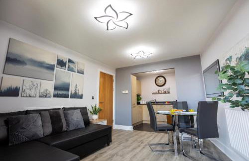 Vista Verde - Luxury City Penthouse 2BR - Sleeps up to 6 - Parking - Photo 7