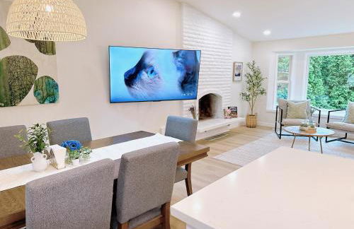 Spacious Modern Retreat w Game Room and Yard - Foto 54