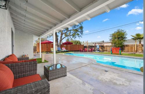 Sleeps 12 - Hot Tub - Pool - Game Room & Fire Pit! - Foto 39