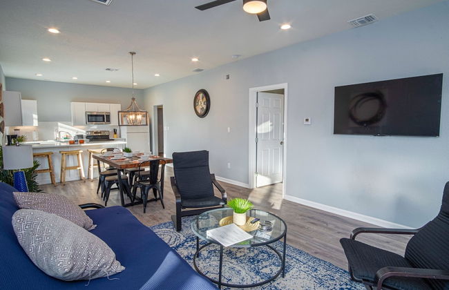 Downtown Dream Home Spacious 4br/2ba Sleeps 12! - Foto 13