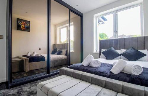 Luxury 4-Bedroom High-End Home, Includes Jacuzzi and Pool Table - Foto 13