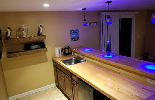 Chain O Lakes Nautical 4Bed 3Bath Waterfront with Bonus Room, Large Deck and Hot Tub - Foto 53